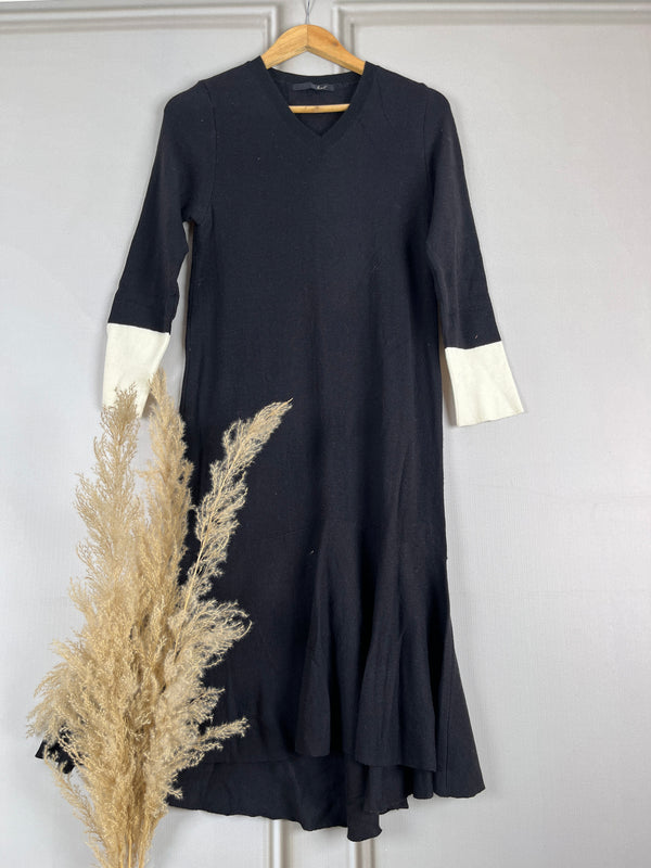 Simplicity Black Flowy Woollen Dress